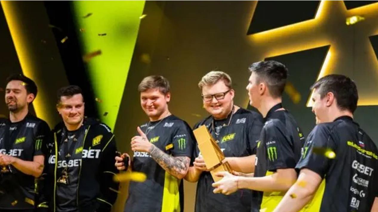 領下展現出 領下展現出